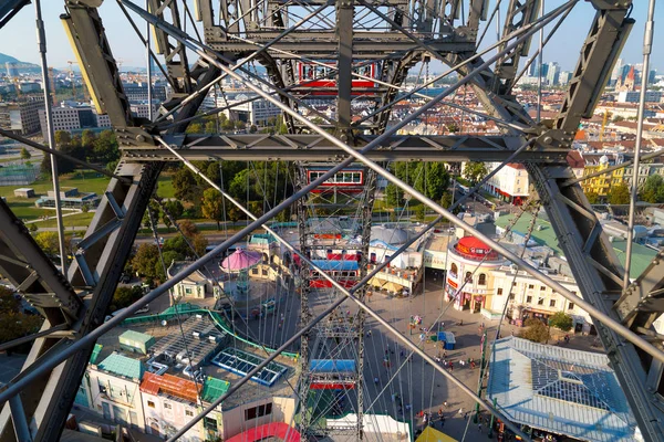 Uitzicht vanuit het reuzenrad van Europa in Prater Park — Stockfoto