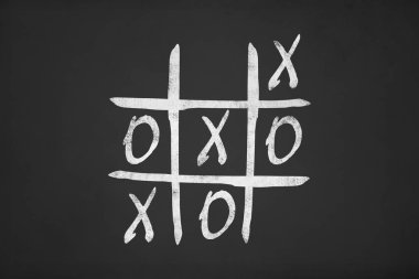 Tic Tac Toe oyun görüntü tebeşir tahtası üzerinde