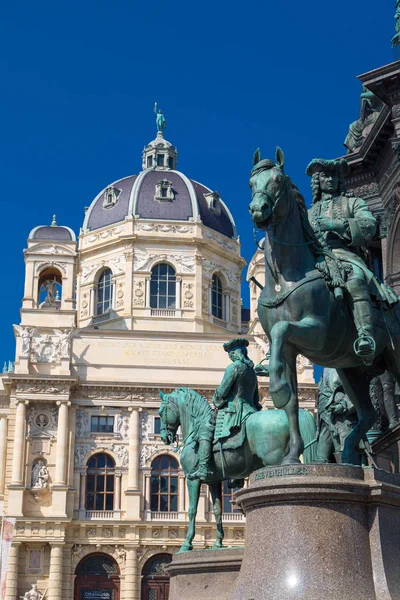 Muzeum historii naturalnej w Wiedniu i Maria Theresia Memorial — Zdjęcie stockowe