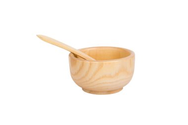 Ahşap kase plaka üzerinde beyaz içinde kaşık ile