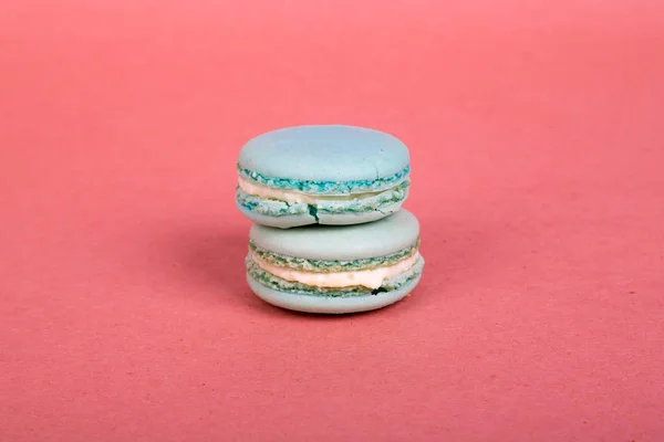 Rosafarbenes Konzept in bunten, leckeren Macarons — Stockfoto