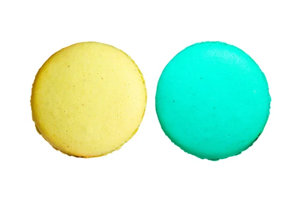 Saboroso e gostoso Macarons coloridos em branco — Fotografia de Stock