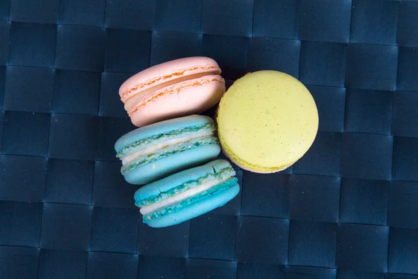 Leckere und leckere bunte Macarons — Stockfoto