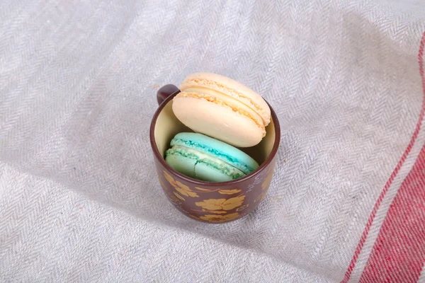 Leckere und leckere bunte Macarons — Stockfoto