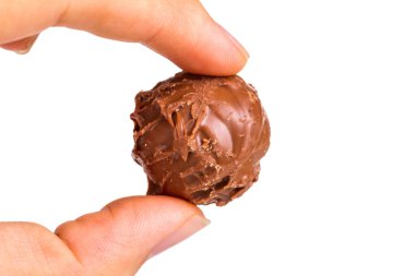 Sütlü çikolata topu yandan