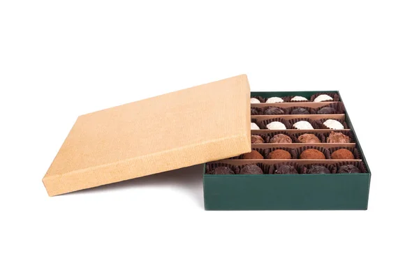 Bolas de chocolate en caja en blanco — Foto de Stock