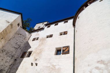 Yard View tarihsel Hohensalzburg Kalesi