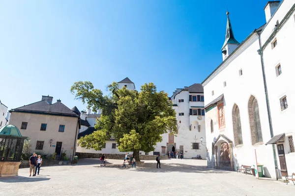 Yard View tarihsel Hohensalzburg Kalesi — Stok fotoğraf