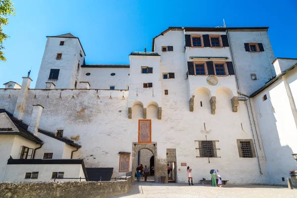 Vista del patio de la fortaleza histórica de Hohensalzburg — Foto de Stock