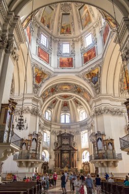 Salzburg katedralin iç kubbe görünümü