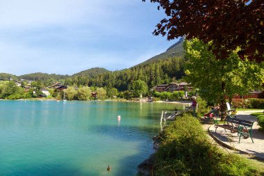 Fuschl Am See, Avusturya - 14 Eylül 2016: Lake Fuschlsee, Avusturyalı Alp Dağları turistik şehir, Salzburg Fuschl, manzara görünümünü am See.