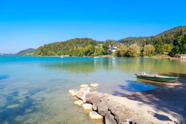 Fuschl Am See, Avusturya - 14 Eylül 2016: Lake Fuschlsee, Avusturyalı Alp Dağları turistik şehir, Salzburg Fuschl, manzara görünümünü am See.
