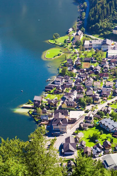 Village de Hallstatt avec maisons de montagne — Photo