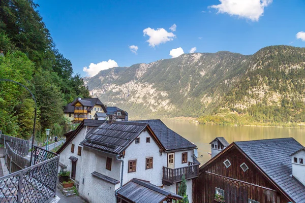 Hallstatt Pueblo con Casas de Montaña —  Fotos de Stock