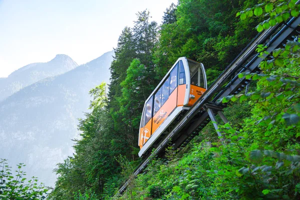 Tren de cable entre Hallstatt y Salzberg Peak —  Fotos de Stock