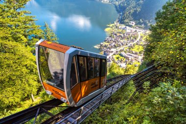 Hallstatt arasında kablo demiryolu ve Salzberg tepe