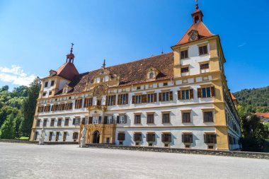 Eggenberg Sarayı ve Bahçe