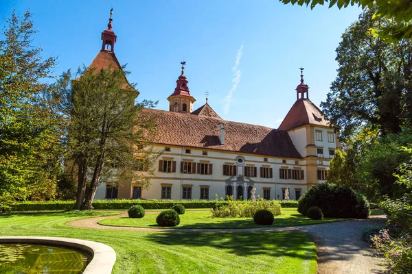 Schloss und Garten eggenberg — Stockfoto