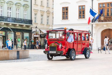 Turistler Seyahat otobüs tarihsel Meydanı'nda