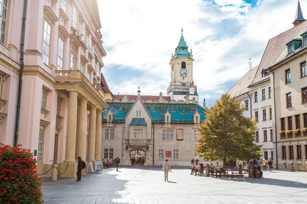 Historických Bratislava ulice a budovy — Stock fotografie
