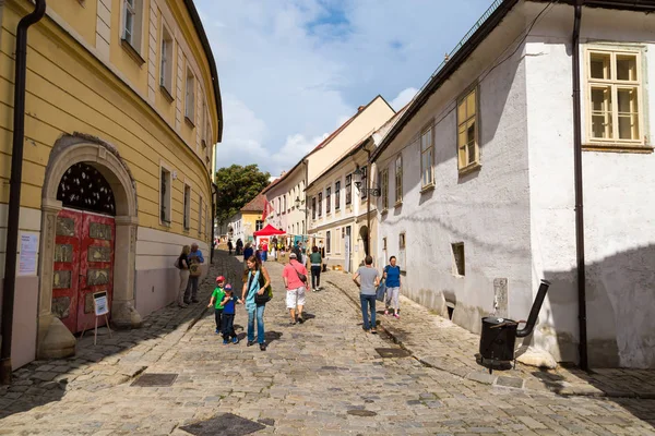 Twierdza Bratysława Street i budynków — Zdjęcie stockowe