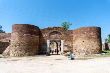 Tarihsel taş duvarlar ve kapılar Iznik Bursa