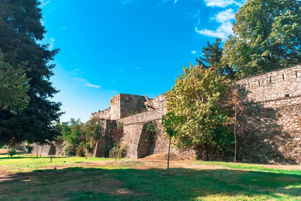 Стіни фортеці Скоп "є — стокове фото