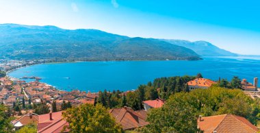 Şehirden Ohri Gölü Görünümü