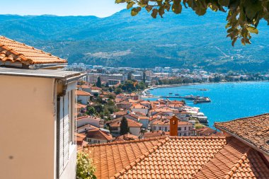 Şehirden Ohri Gölü Görünümü