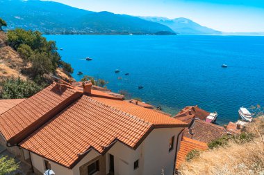 Şehirden Ohri Gölü Görünümü