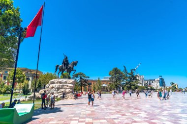 Meydandaki Skanderbeg Anıtı