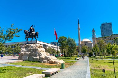 Meydandaki Skanderbeg Anıtı