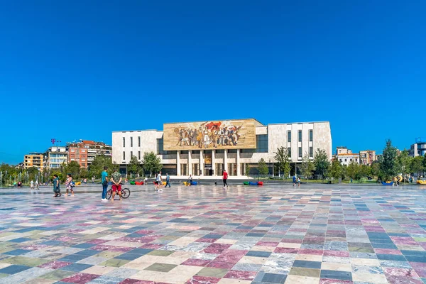 Tiran 'daki Skanderbeg Meydanı Binaları — Stok fotoğraf