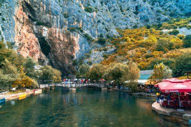 Nehir üzerinde Blagaj Köprüsü
