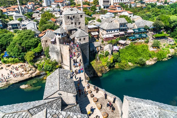 İnsanlarla Mostar Köprüsü — Stok fotoğraf