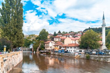 Saraybosna'da Miljacka Nehri ve Köprüleri