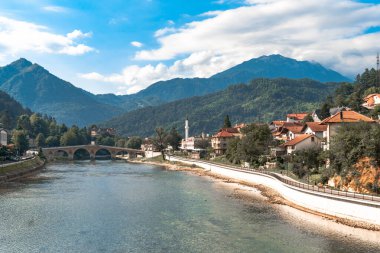 Neretva Nehri ve Evleri