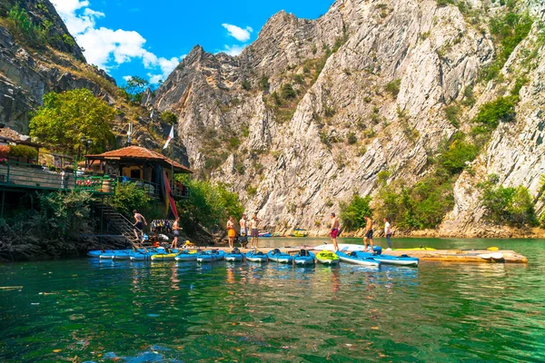 Matka Canyon con Kayak People — Foto Stock