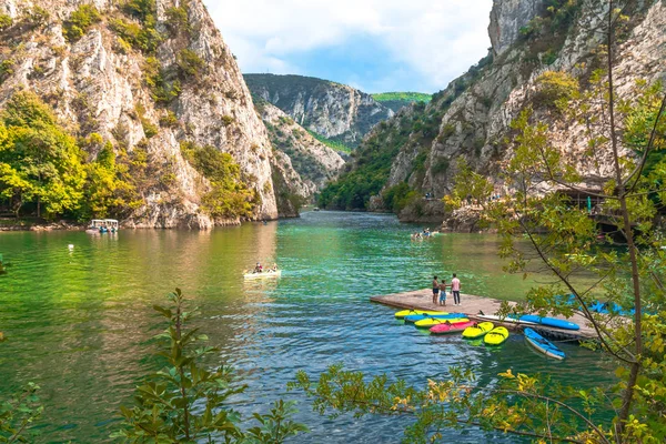 Cañón Matka con gente Kayak —  Fotos de Stock