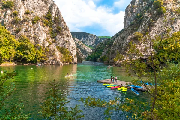 Cañón Matka con gente Kayak —  Fotos de Stock