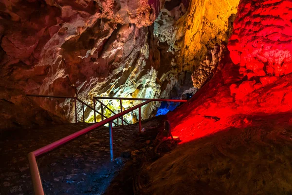 Vrelo Cave in Matka Canyon — Stock Photo, Image