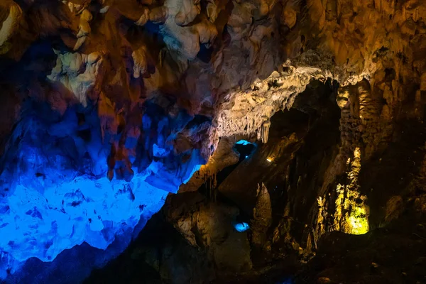 Vrelo Cave in Matka Canyon — Stock Photo, Image