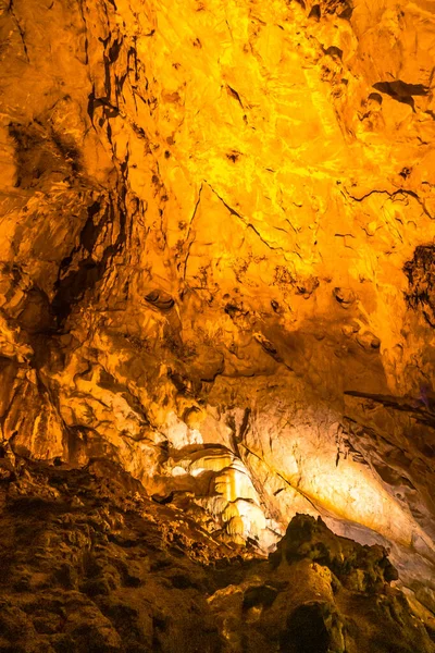 Пещера Врело в каньоне Матка — стоковое фото