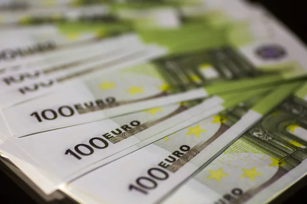 Papierowe pieniądze banknot 100 euro — Zdjęcie stockowe