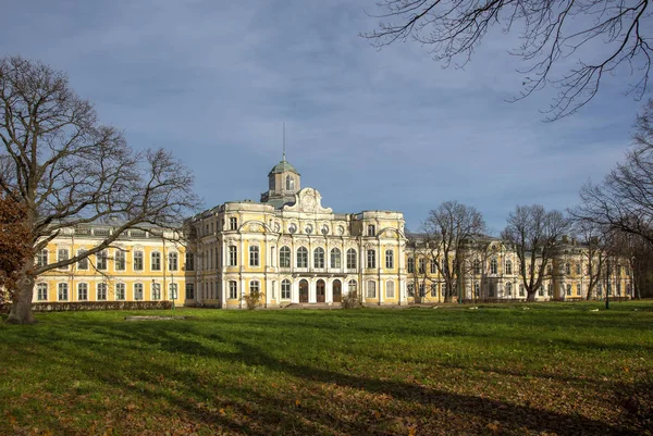 Propriedade histórica Palácio de Znamenka em São Petersburgo Rússia — Fotografia de Stock
