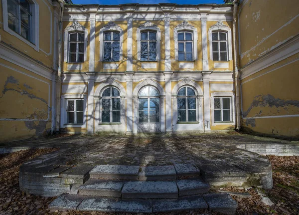 Historical estate Znamenka Palace in St. Petersburg Russia — Stock Photo, Image