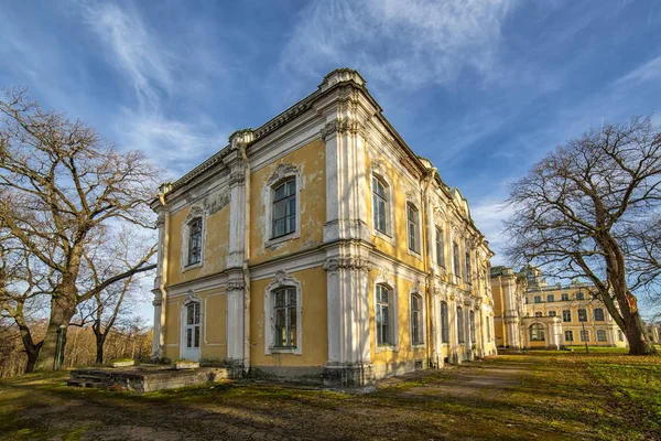 Histórica propiedad Znamenka Palacio en San Petersburgo Rusia — Foto de Stock