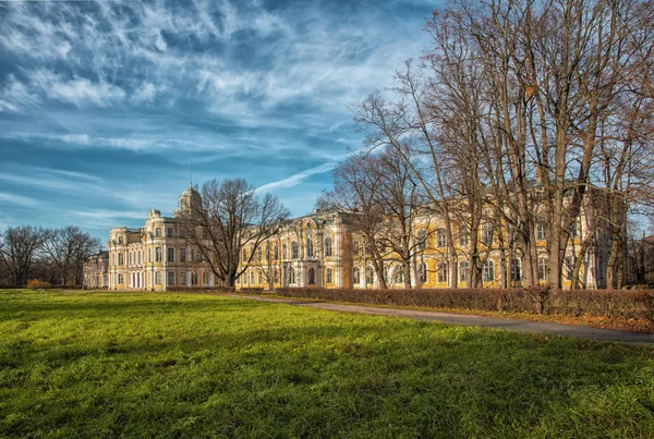 Histórica propiedad Znamenka Palacio en San Petersburgo Rusia —  Fotos de Stock