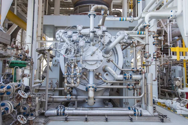 ガスタービン圧縮機 ガス圧縮機と配管 ガス産業で使用される管楽器のラジアル タイプ — ストック写真