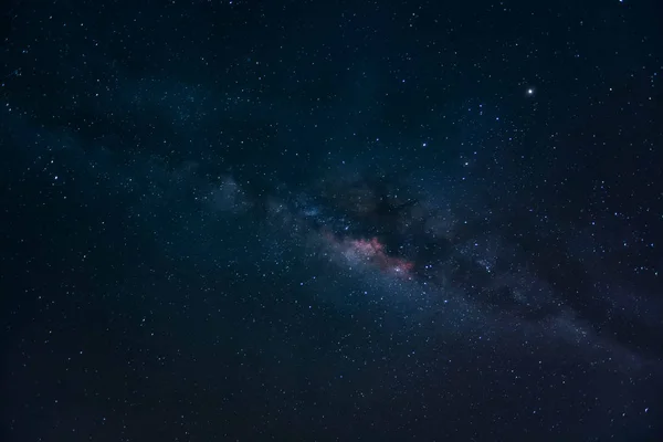 Samanyolu galaksi, uzun pozlama astronomik kuğu Bulutsusu fotoğrafı bu Tayland Körfezi'nde alınan.